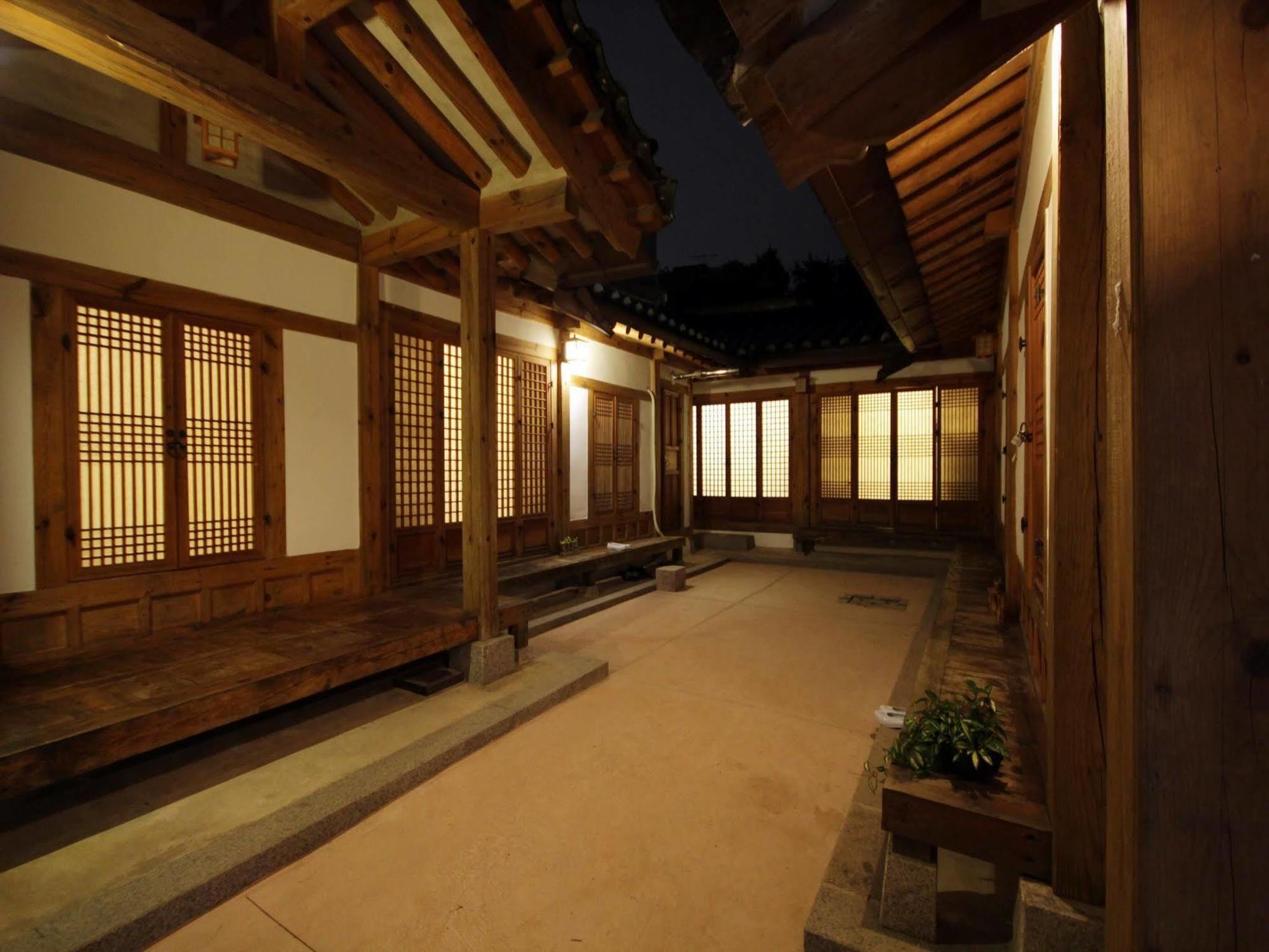 Doo Hanok Guesthouse Сеул Екстер'єр фото