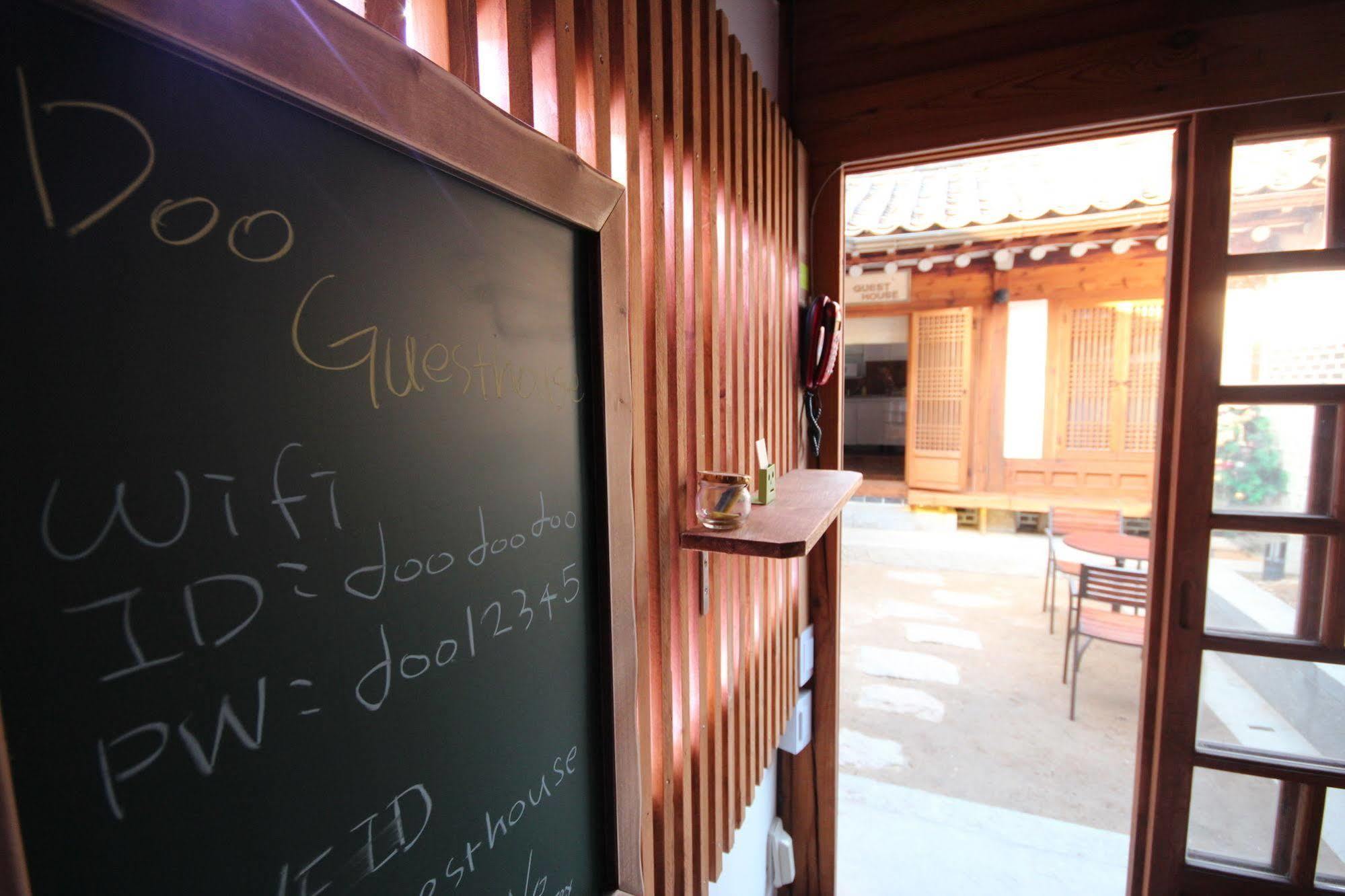 Doo Hanok Guesthouse Сеул Екстер'єр фото
